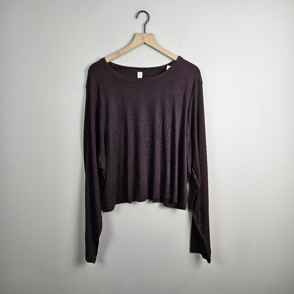 Old Navy UltraLite Long-Sleeve Crew-Neck Ribbed Cropped Top for Women - Picture 2 of 9